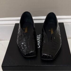 CHANEL matthieu blazy Black Croc-Embossed Patent Leather Slip-On Loafers